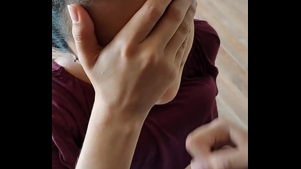 Play MP4 - Entramos a una casa y le ped&iacute; que me lo mamara y se trago mi leche