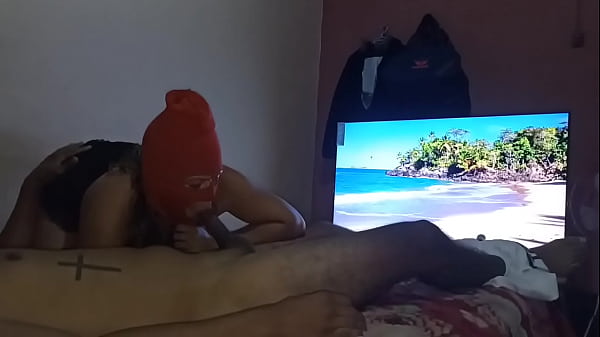 Está rica colombiana enmascarado se mete en mi habitación y me lo chupabien rico