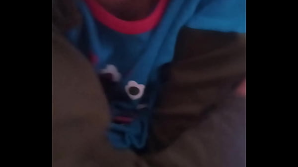 Hace g&aacute;rgaras con la leche en la boca