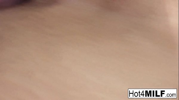 Hot_blonde MILF has_a threesome at the park