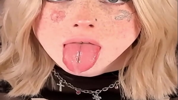 Stripteasing of Sweet Eaton 