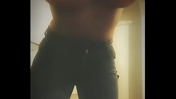 Nonton Leilu En Topless thumbnail