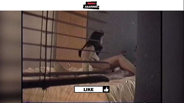 Garota da igreja &eacute; flagrada dando a buceta para o zelador do pr&eacute;dio que mora 