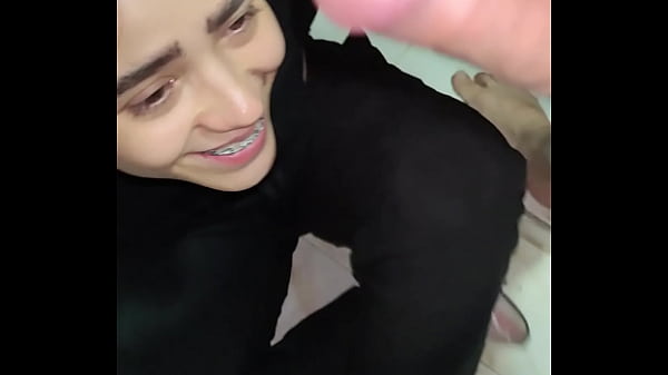 Le Pido Unos Huevitos A Mi Vecino Y Terminamos Cogiendo Delicioso thumbnail