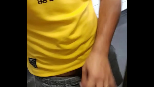 Play MP4 - MAMADOR CHUPANDO VARIOS MACHOS NO WC DO TERMINAL DE &Ocirc;NIBUS- COMPLETOS NO SHEER&period;COM&period;