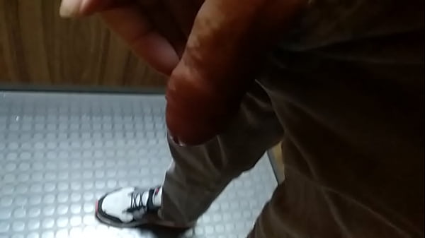 Play MP4 - VID 20180226 mostrandola en el ascensor