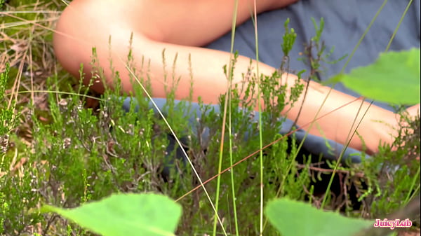 Nonton Horny Bush Wanker thumbnail