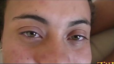 Nonton Deu O C&uacute; At&eacute; Sair Pra Fora thumbnail
