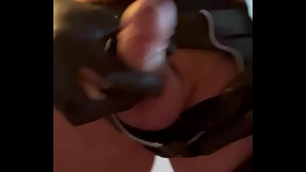 Play MP4 - Latex handjob voor latexkix