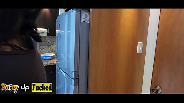 Nonton Descubro A Mi Hermanastra Desnuda En La Sala Y Me La Follo Tengo Sexo Con Sexy Patty En Casa thumbnail