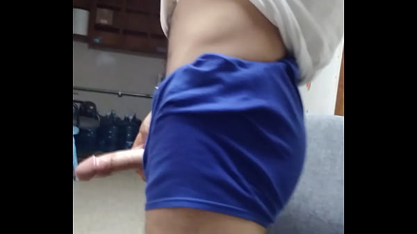 Play MP4 - Redevinci tugging his massive erection