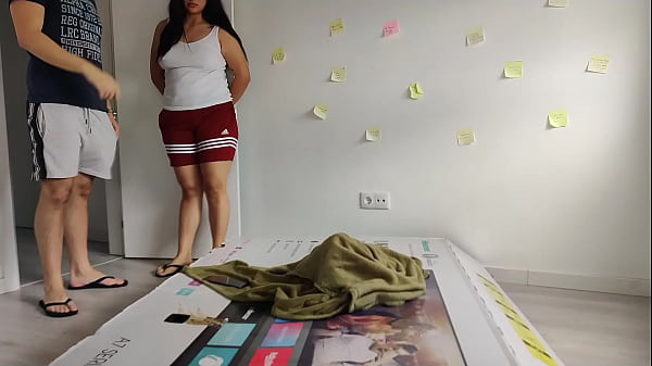 Play MP4 - Fucking step daughter through a hole in a box