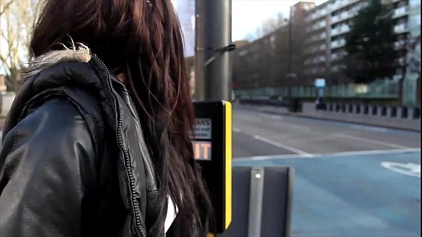 Play MP4 - PornXN British girl pissing in public