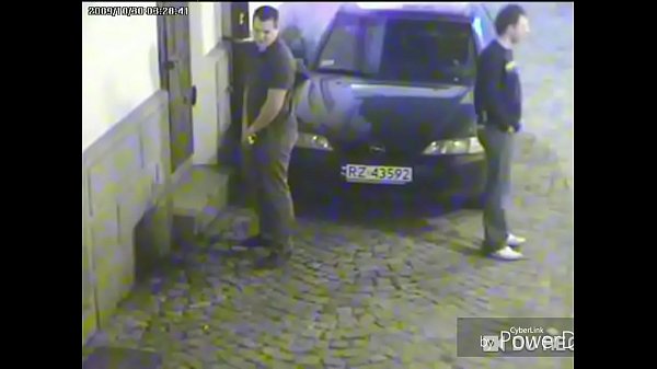 Mężczyźni oddają publicznie mocz #1 