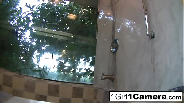 Play MP4 - Sexy Brittany dildos herself