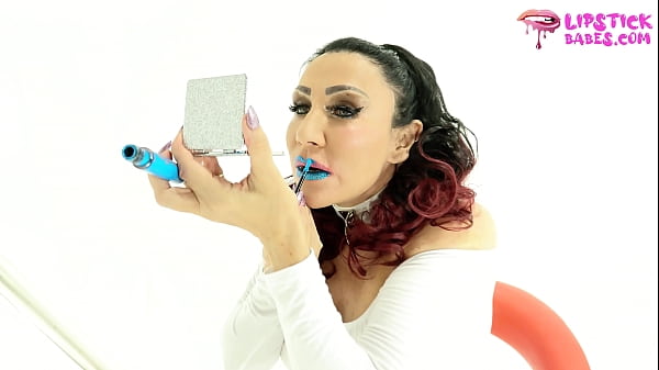 Nicole Du Papillon Puts On Lipstick Ready To Suck Black Cock thumbnail