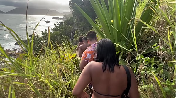 Play MP4 - Fiz uma Putaria na praia de nudismo com minhas amigas gostosas com geral olhando