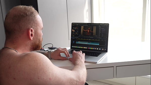 Nonton Naughty Babe Distracts Me At Desk Craving My Thick Cock Deep Inside Her Asshole thumbnail