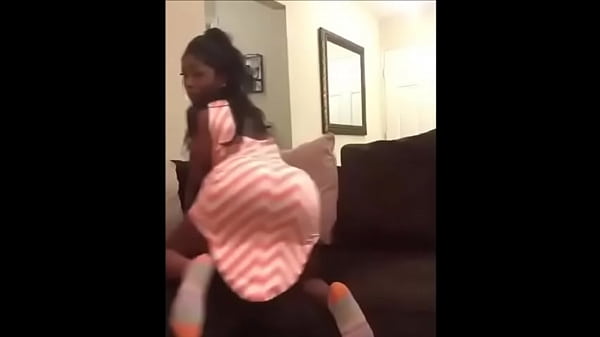 Play MP4 - Sexy shaking ass twerk