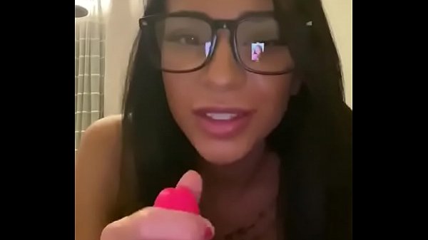 Nonton Morena Juega Con Polla thumbnail