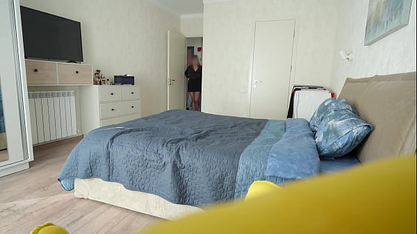 Nonton Hot Wife Cheating While Her Husband Is At Work thumbnail