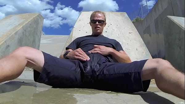 Play MP4 - Pissing and cumming inside black shorts in public