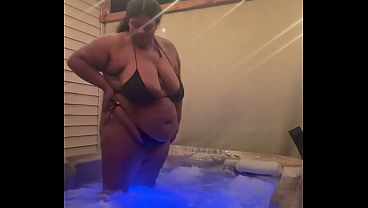 Nonton Hot Tub Fun thumbnail