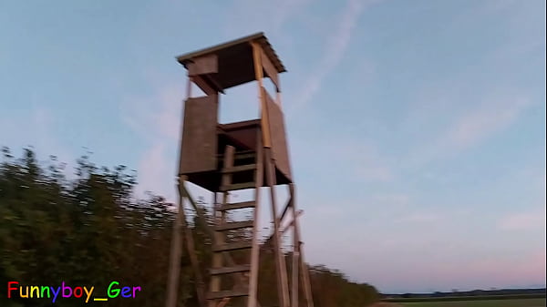 Outdoor Spezial: Wichsen, Vibrator, Precum Und H&auml;ndefreies Abspritzen Auf Einem J&auml;gerstand thumbnail