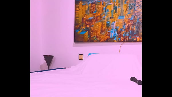 Nonton Bluee Masturbates For All Her Followers And Shows Her Pussy! thumbnail