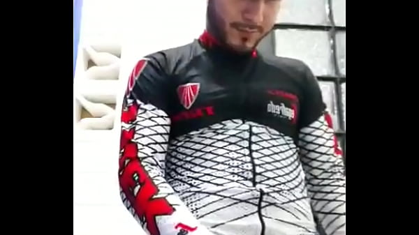 Play MP4 - una paja despues del gym