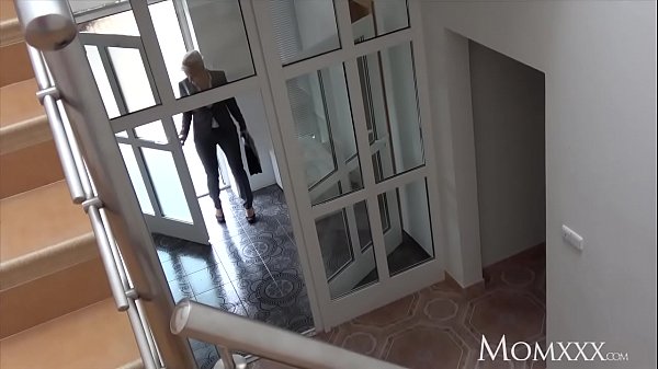 Play MP4 - MOM Estate agent MILF wakes and fucks horny student