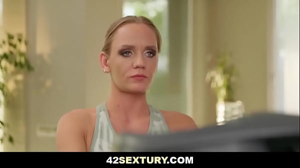 Nonton Busty Anal Slut Takes Some Anal Instead Of Training Session thumbnail