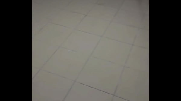 Play MP4 - pintor hetero foi fazer um servi&ccedil;o mas nao esperava receber outra forma e pagamento na casa do novinho dotado