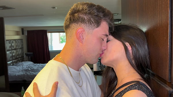 Nonton Mi Novia Prefiere Mi Enorme Polla A Salir Con Sus Amigas thumbnail