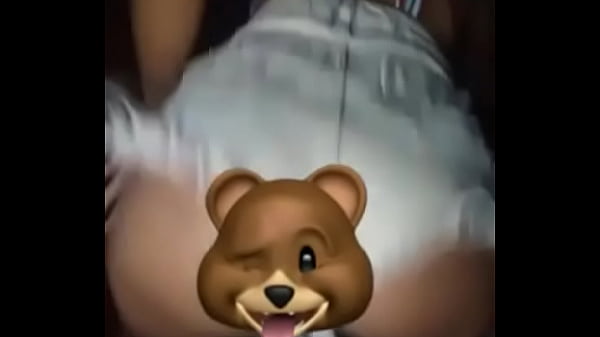 Novinha do instagram dan&ccedil;ando de short curto 