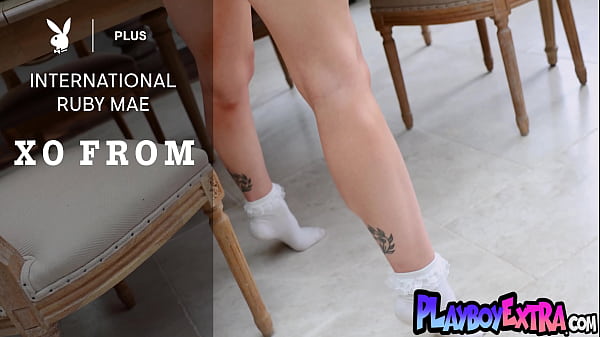 Nonton Busty Brunette Cougar Housewife Stripping And Posing Naked thumbnail