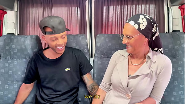 Nonton Skinny Headscarf Granny Gets Her Ass Destroyed thumbnail