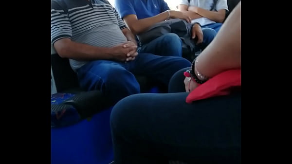 Un madurito delicioso con rico bulto 