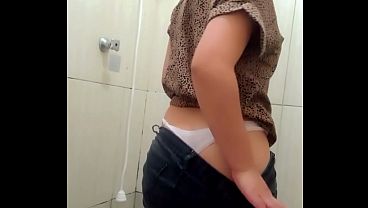 Nonton Hot Young Woman In The Shower Getting Waxed thumbnail