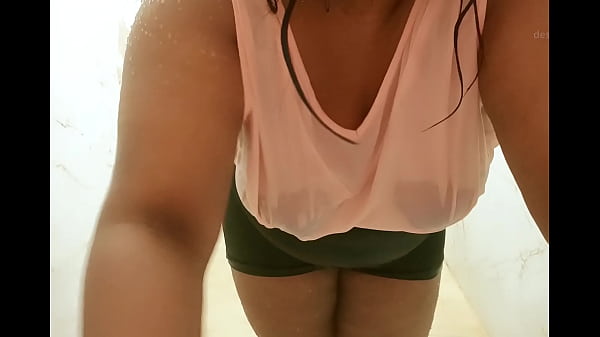 Thailandlady playing inshower