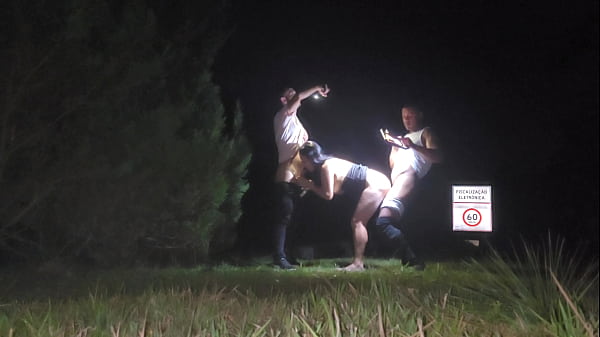 Play MP4 - Conheci Dois F&atilde;ns Na Balada&comma; Fiquei Molhadinha E Deixei Eles Me Foder No Meio Da Rua Ao Ar Livre&comma; SEM CORTES