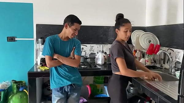 Play MP4 - Mi hermanastro rompe mi co&ntilde;o con su gran p&oacute;lla&period;