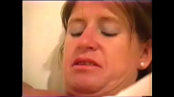 Play MP4 - 30 cm&period;de dildo