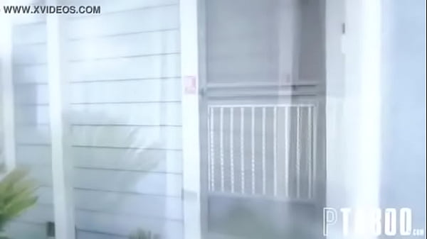 Hijastro se aprovecha de madrastra exitada la sorprende y se la coje 