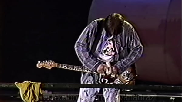 Nonton Kurt Cobain Mostrando O Pau Pras C&acirc;meras Da Globo thumbnail