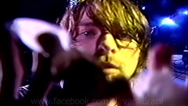 Kurt Cobaincuspindo nas câmeras da Rede Globo ao_vivo Hollywood Rock Festival 23_01 1993