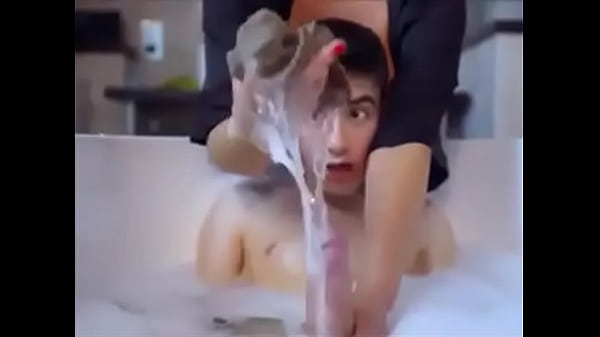 Jordi fucks a stepmom in bathroom 