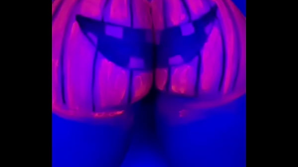 Play MP4 - Twerking the pumpkin