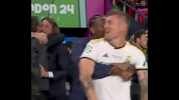 Nonton Homem Negro Pega Loira Por Tr&aacute;s At&eacute; Sorrir thumbnail