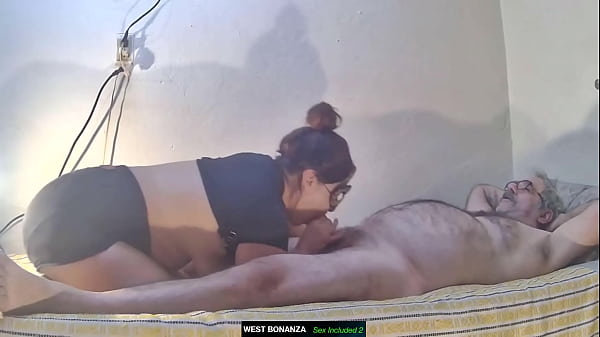 Blowjob & handjob i spray cum on her hand arm & leg 